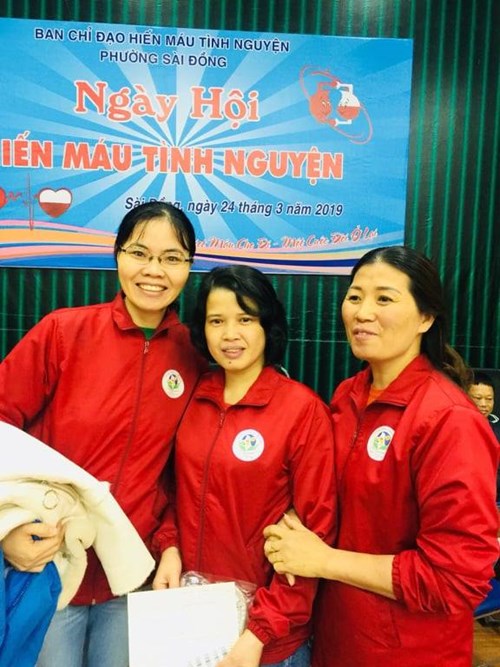 Đoàn viên công đoàn trường mầm non Hoa Sữa tình nguyện tham gia hiến máu nhân đạo
